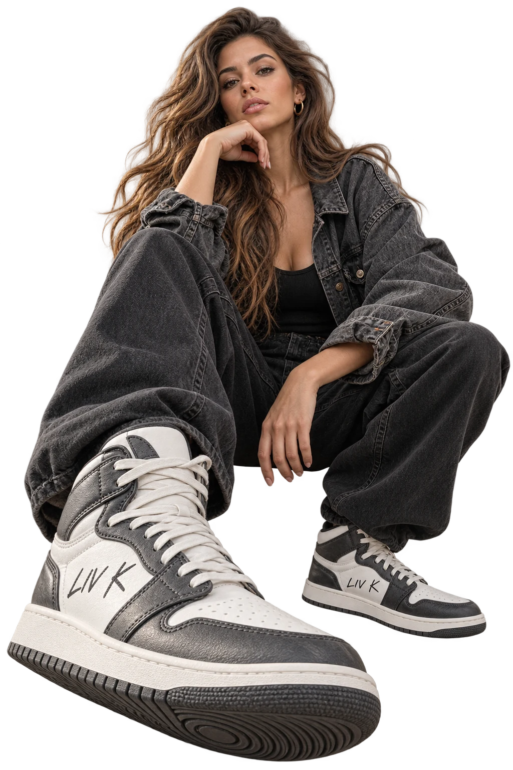 Liv K im Denim-Look mit großem weiß-schwarzem Sneaker – fiktive Personal-Brand-Demo